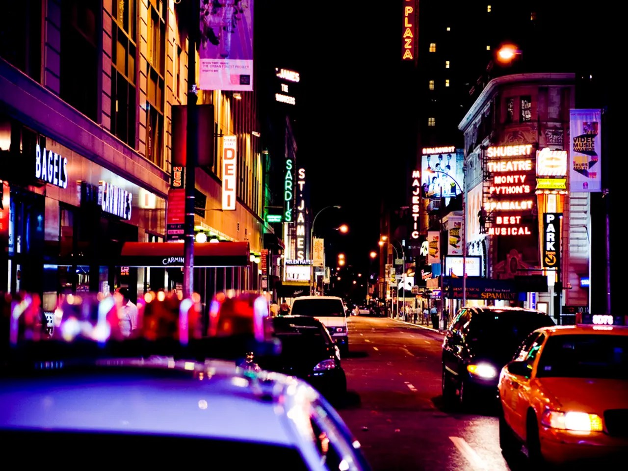 Border tower in Berlin up for auction