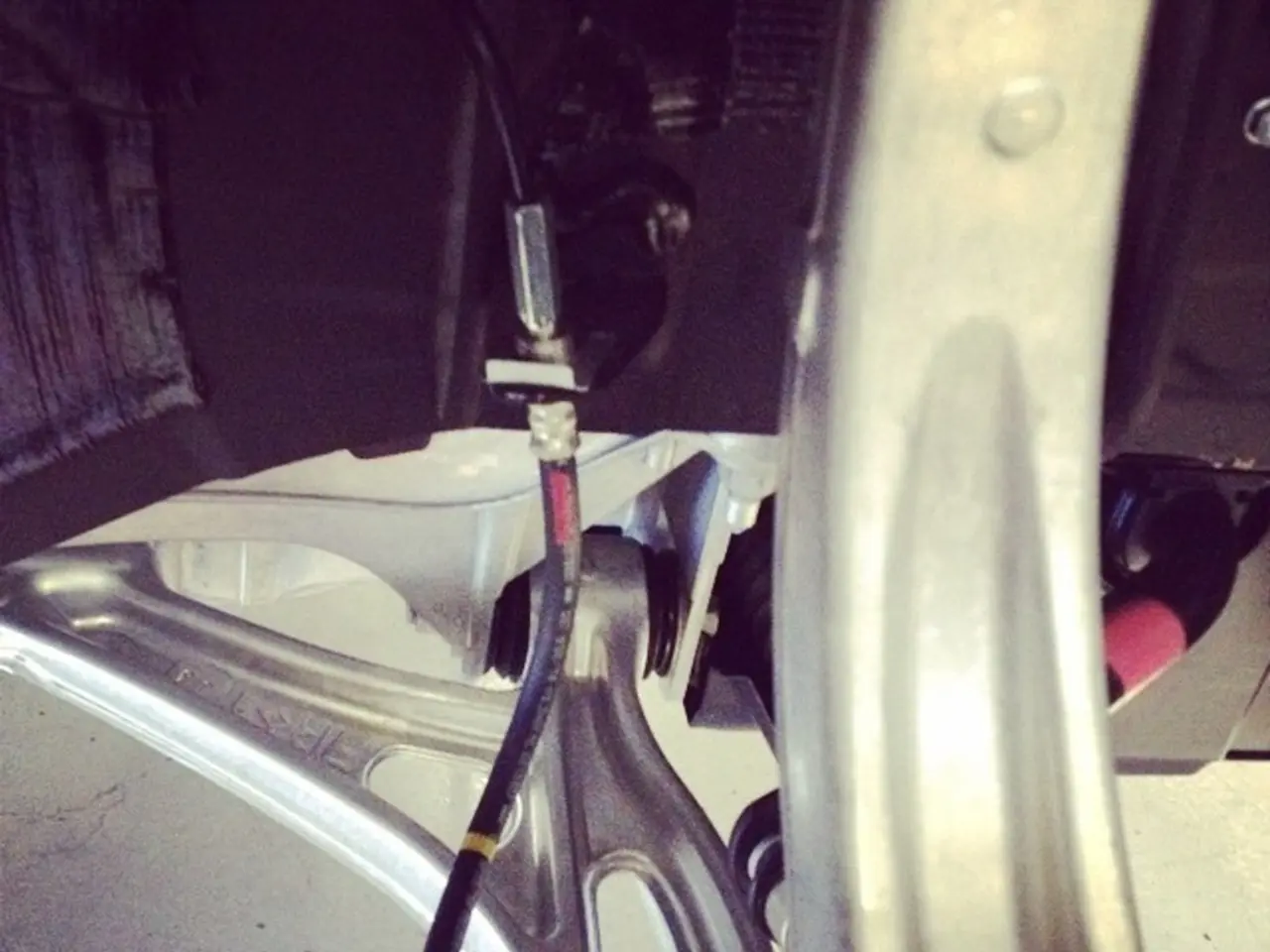 This picture shows a electric machine made of metal and we see a wall.