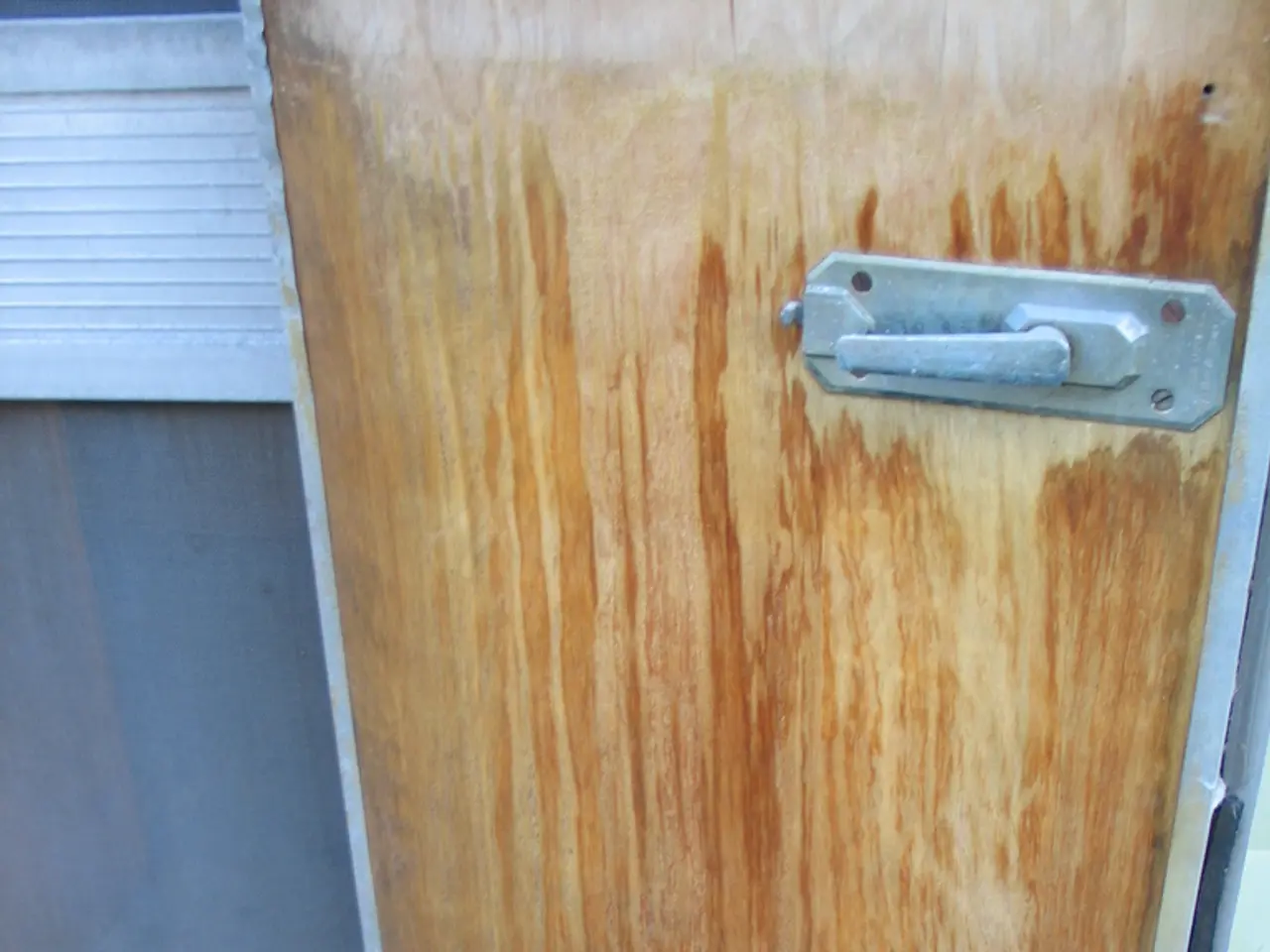 This is a picture of a door with a door handle of a vehicle.