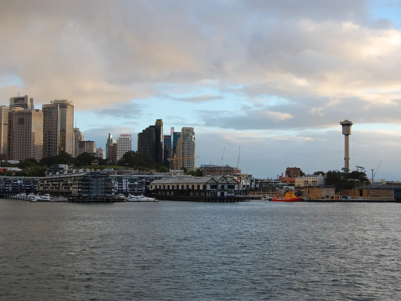 This is water, there are boats on this water on this water. On the left side there are big...