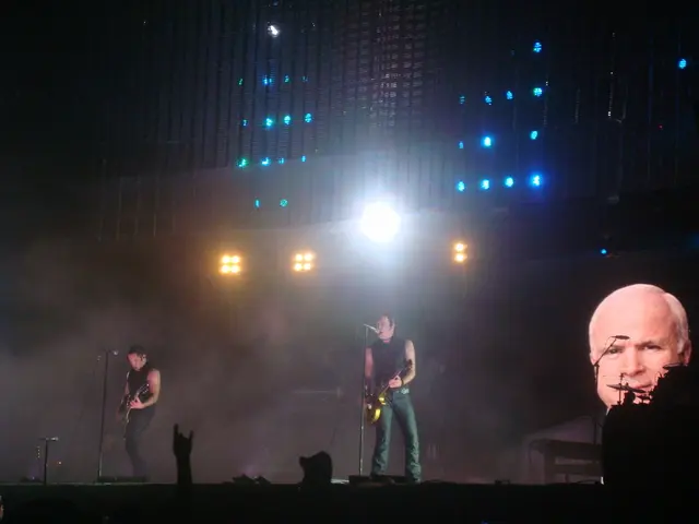 Remix analysis: The Weeknd's "Blinding Lights" featuring Ski Oakenfull