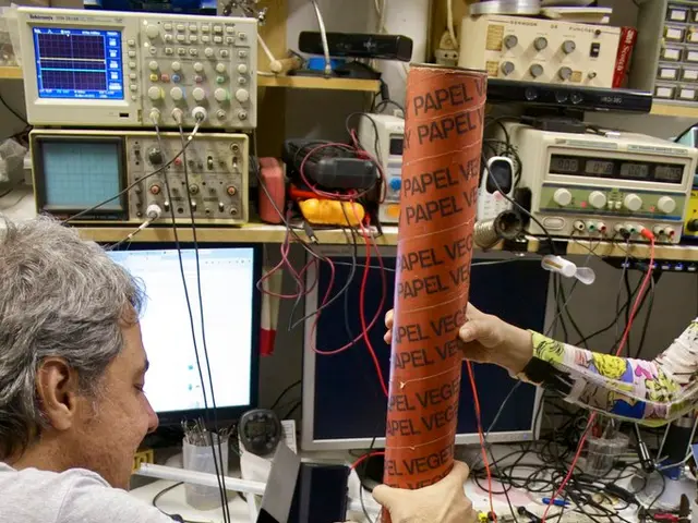 Revolutionary single-photon detector minimizes dependence on heavy cryogenic tech