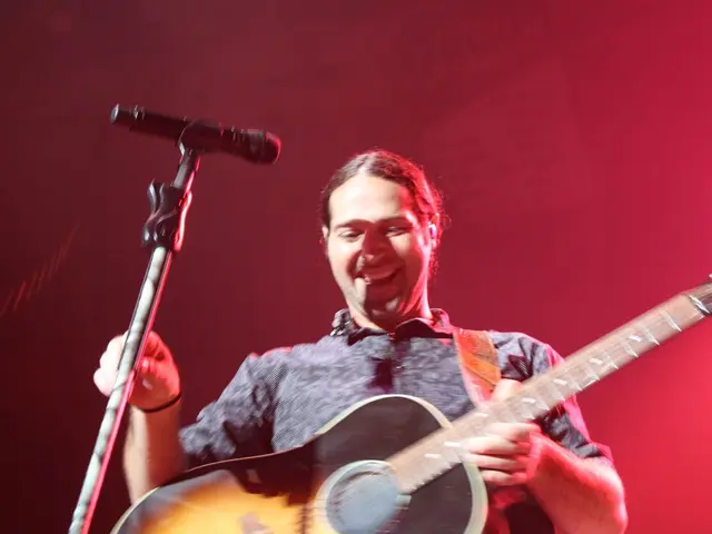 Modern studio applications for ribbon microphones.