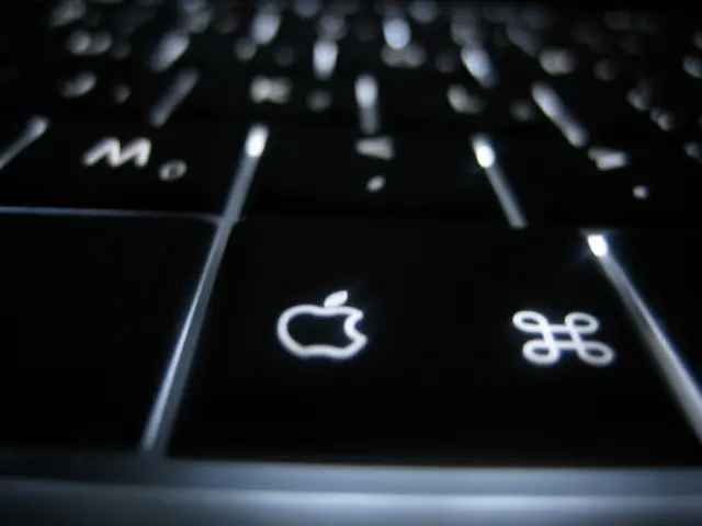 MacBook's Built-in Feature Tracks Laptop's Screen Fold and Plays Tunes