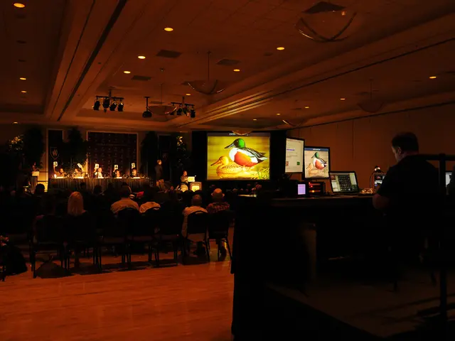 Tech Companies Track Your Activities to Manipulate Your Habits [Visual Guide]